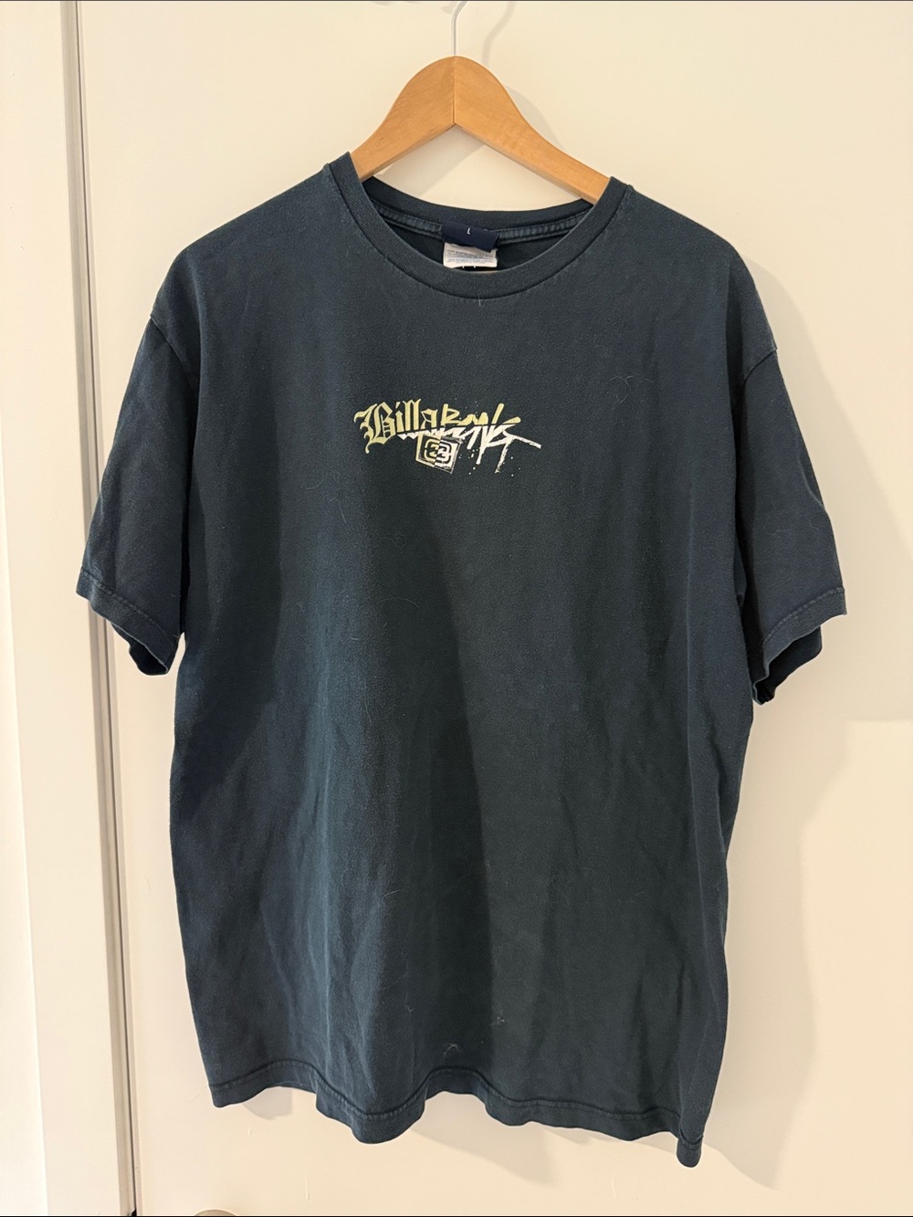 Billabong Faded Black Y2K Vintage Graphic Short Sleeve Tee